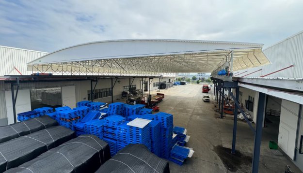 新鄭懸空電動(dòng)雨棚