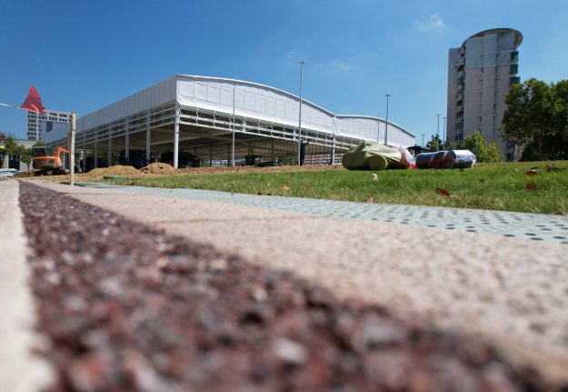 球場(chǎng)電動(dòng)雨棚